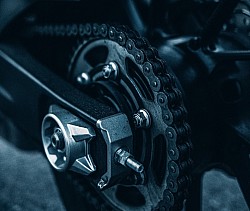 Siempre lubricas la cadena con grasa amarilla